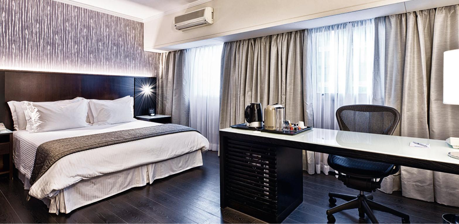 Klimatyzator w nowoczesnym pokoju hotelowym